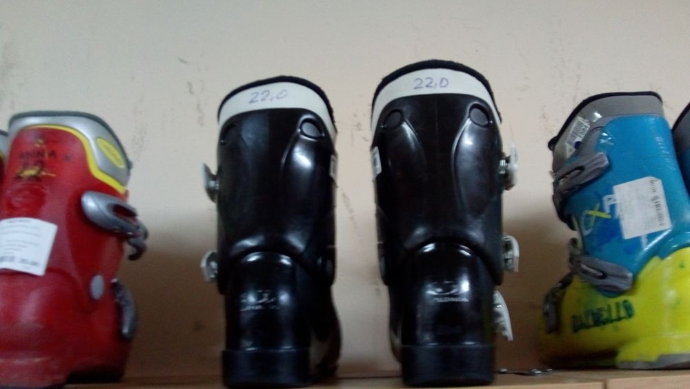 Детски ски обувки цени от 30  до 50 лв.