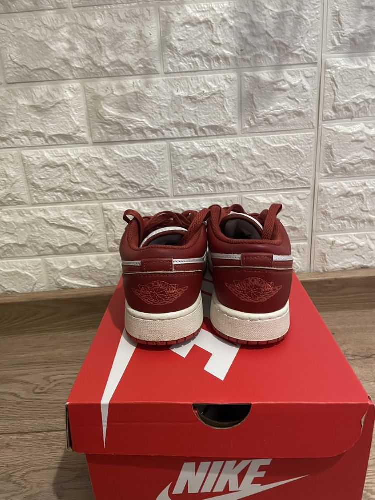 Nike Air Jordan 1 Low SE номер 36