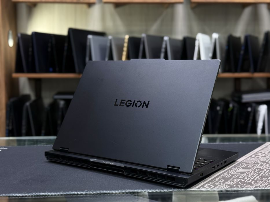 Lenovo Legion ultra 9-275HX 32/1TB RTX-5060 8GB Oled