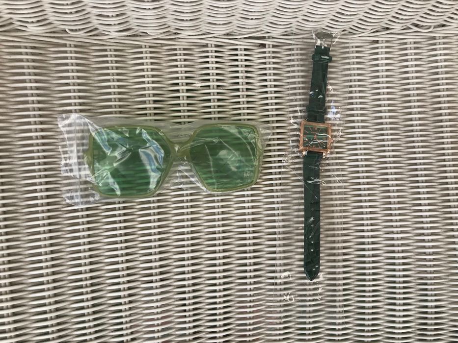 Слънчеви очила и часовник в зелен нюанс нови