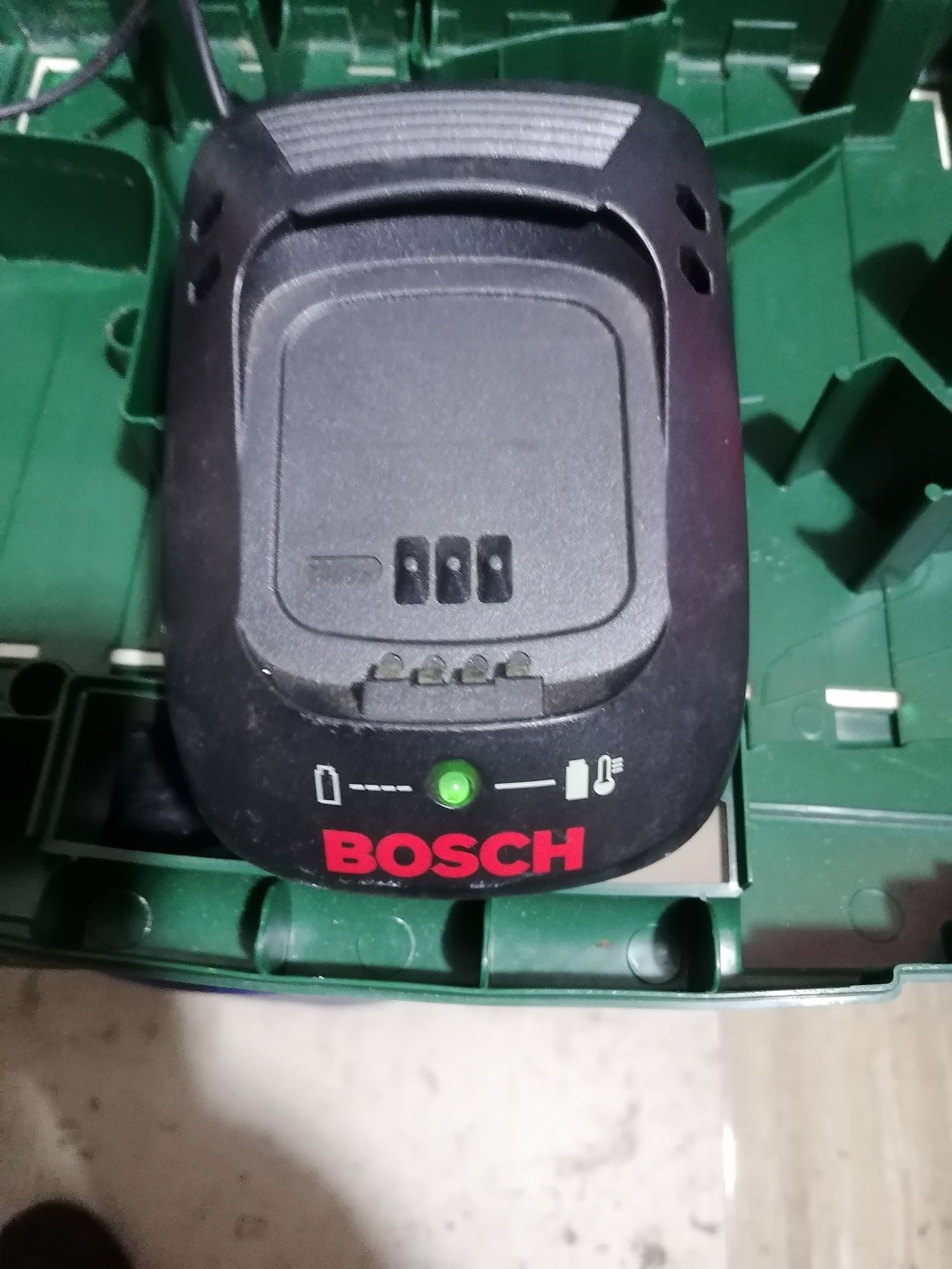 Vind încărcător bosch 14 v