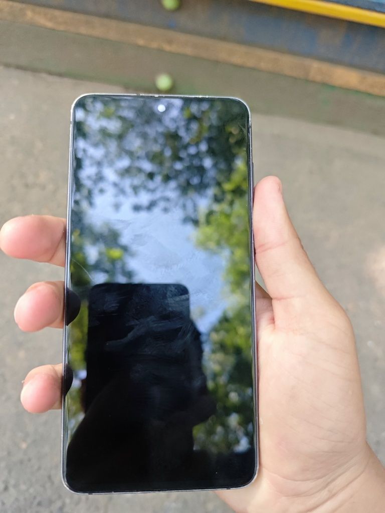 Обмениваю Samsung s21 fe