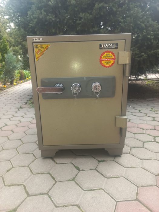 Продам сейф topaz