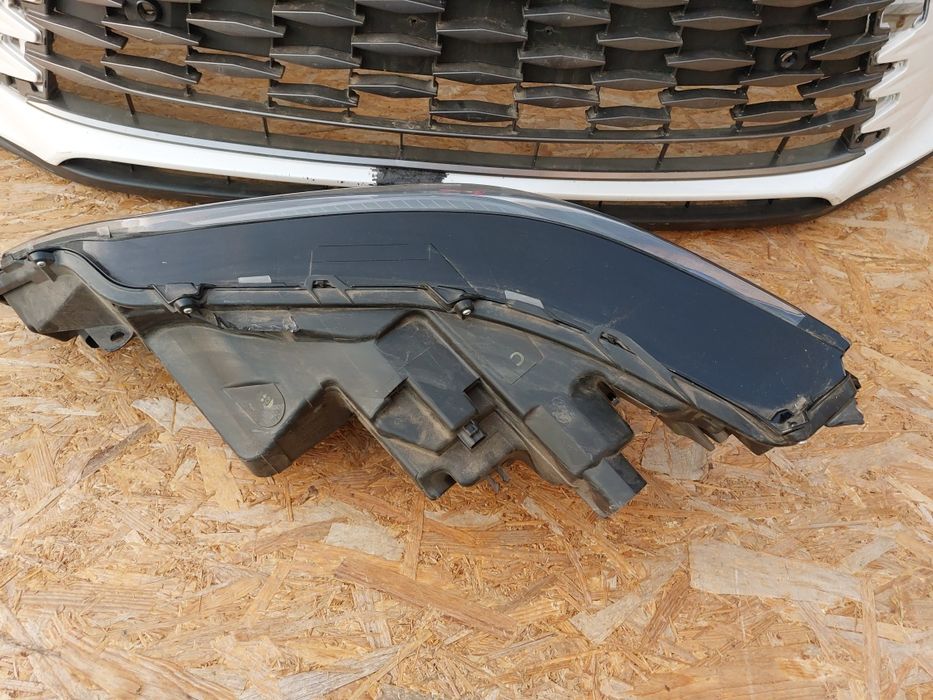 Bara fata grila far dreapta lexus rx 5 450 full led