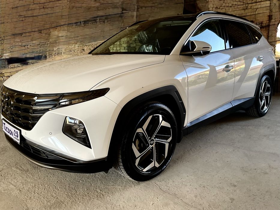 Хундай Туксон 2.5 LONG LUX FULL нахт еки бартир асосида тез сотилади