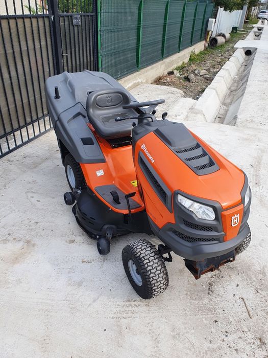 Tractoras de tuns iarba gazon Husqvarna TC 142T