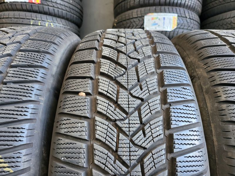 235/60/18 DUNLOP 4бр