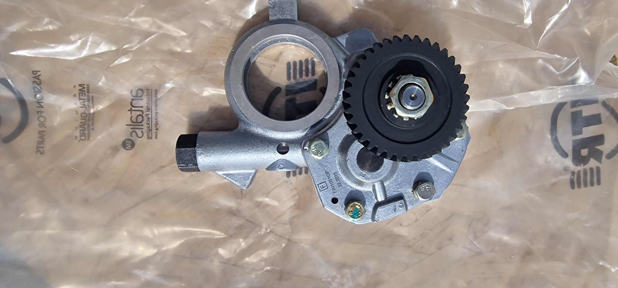 Pompă ulei tractor fiat 211 215 preț 1650 lei nouă pe original se poat