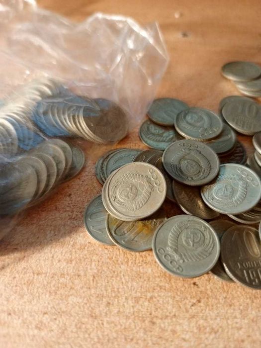 Продаю старые монеты (СССР).10 копеек.1425 шт. 1 монета - 12 тг.