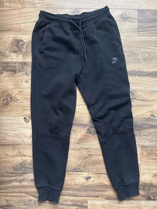 Дамско спортно долнище Nike tech fleece