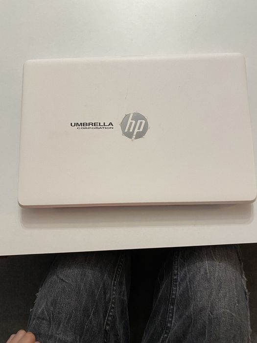 Лаптоп HP Intel i3-7100