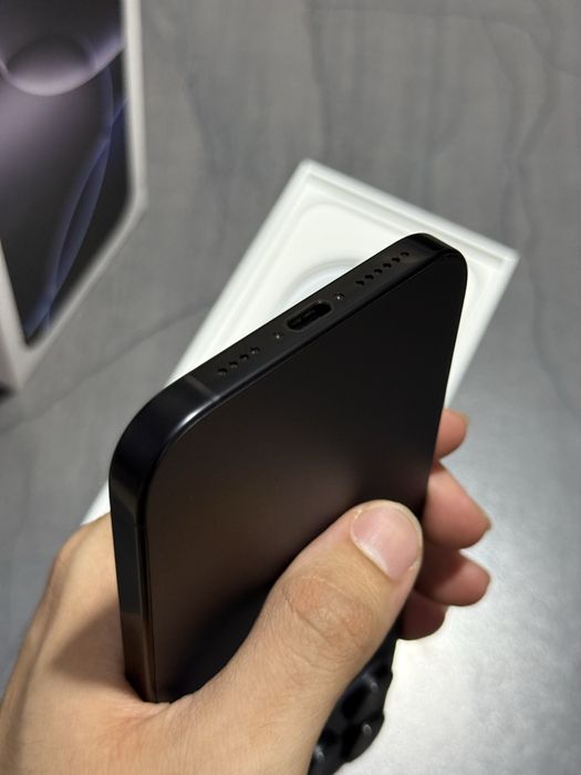 iPhone 16 Pro Max Black Titanium 256GB !