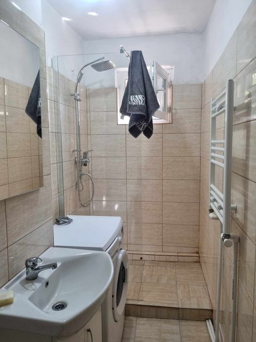Închiriez garsoniera