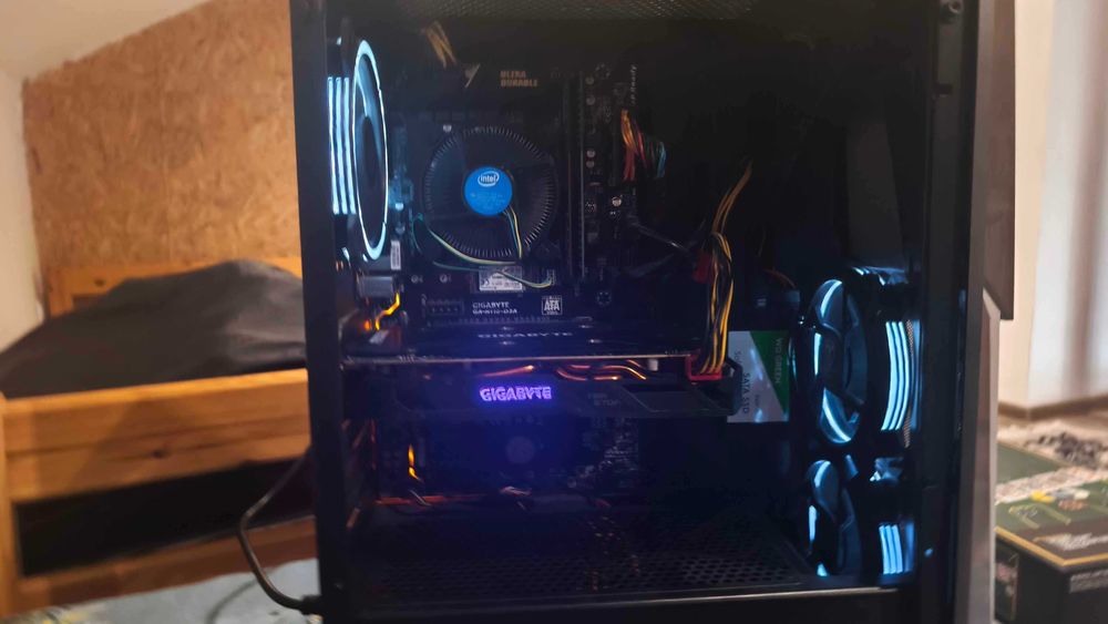 Настолен Компютър