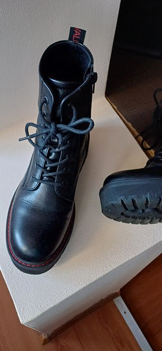 Vând ghete marimea 38 catwalk daichman