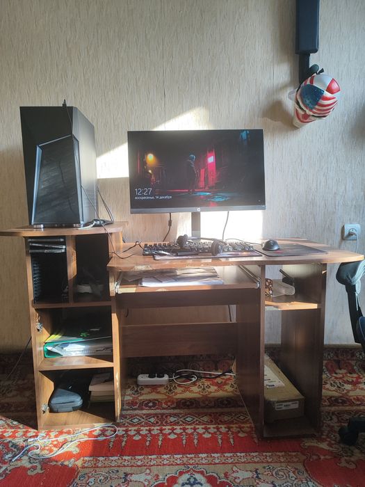 Отдам старый компьютерный стол