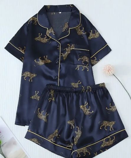 Pijama marime M si S  satinata noua