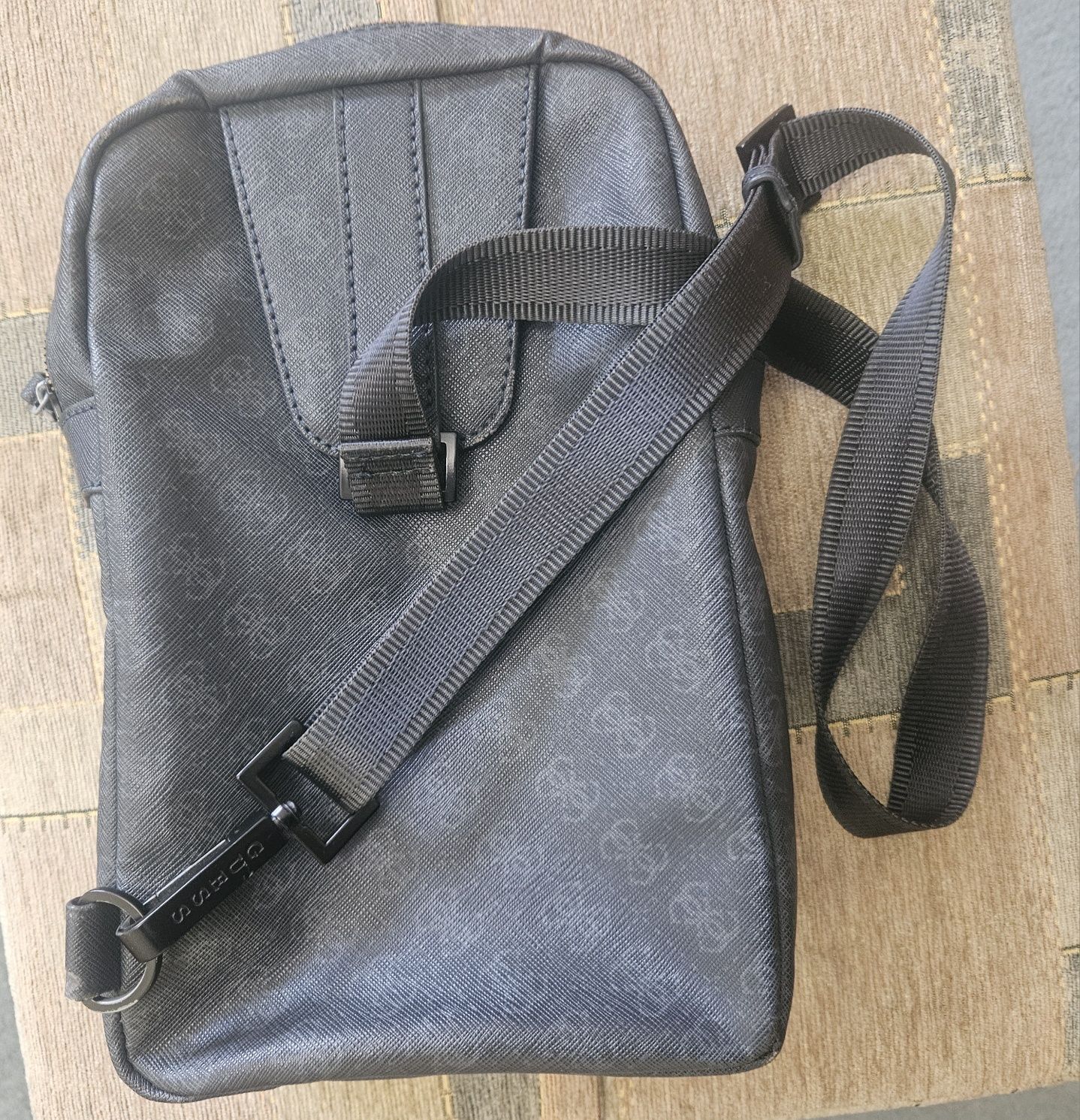 Geanta CrossBody Guess