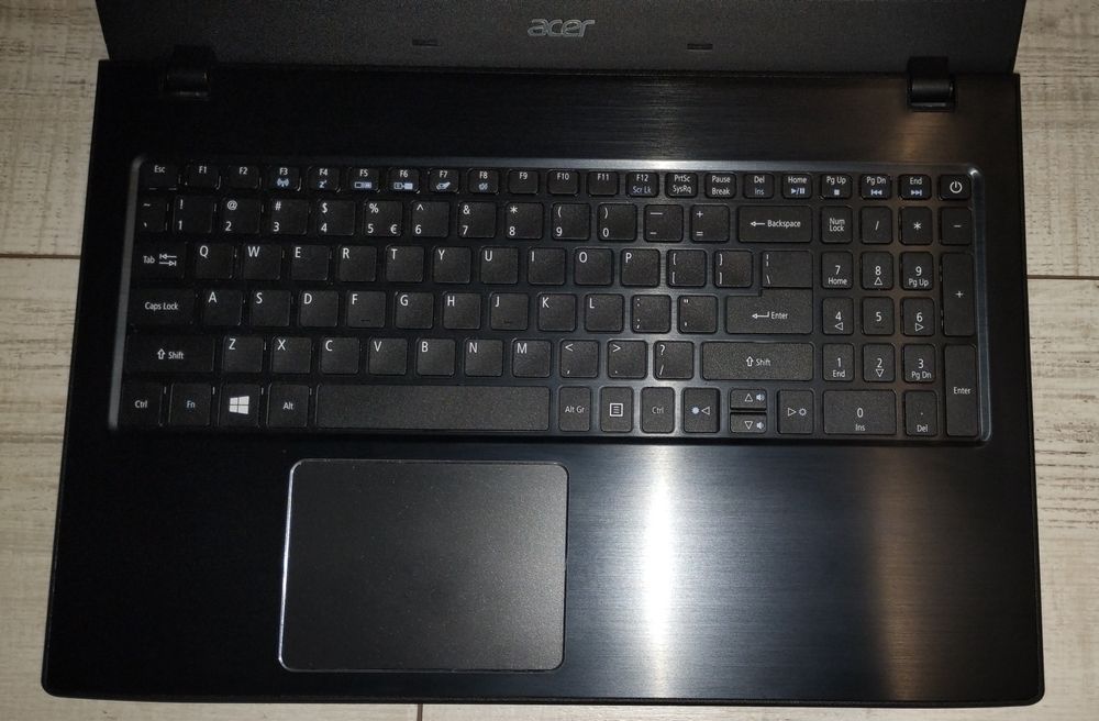 Vând Acer E5-575G-31LP cu placă video dedicată