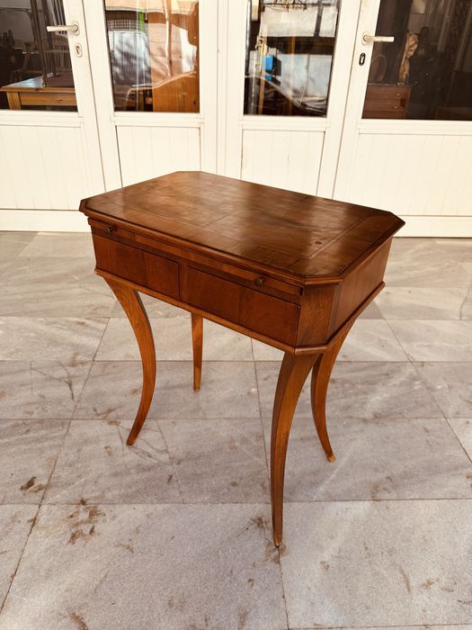 Антикварна писалищна маса / тоалетка с изтегляща се плоскост