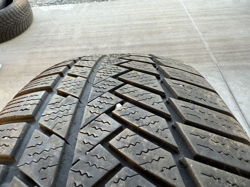 4бр. ОТЛИЧНИ Зимни Гуми 235/65R/17 -CONTINENTAL- DOT:3716- 6.4мм+5.6мм