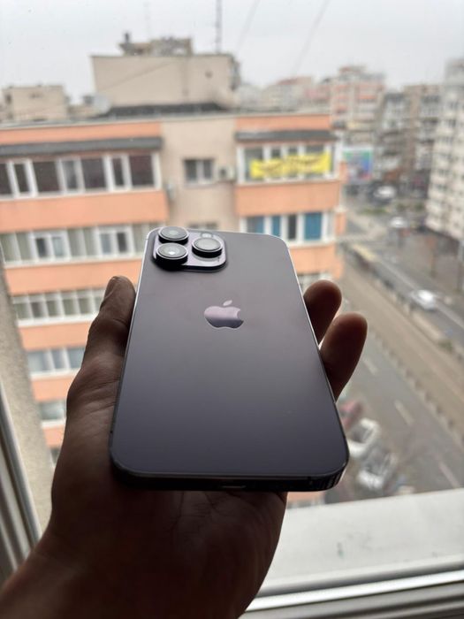 V/S Iphone 14 Pro Max 100%baterie