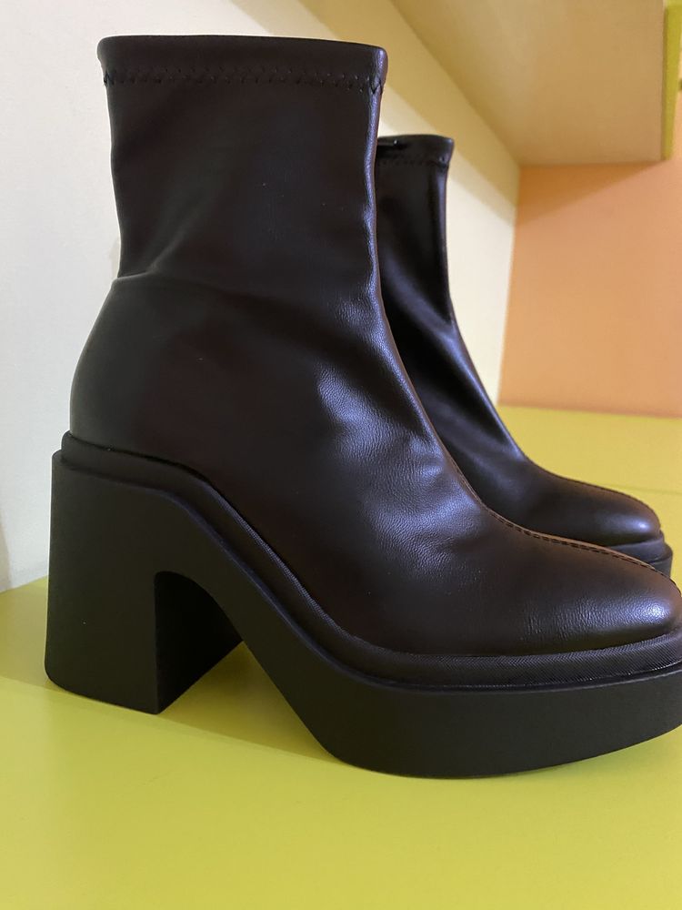 Дамски боти Stradivarius