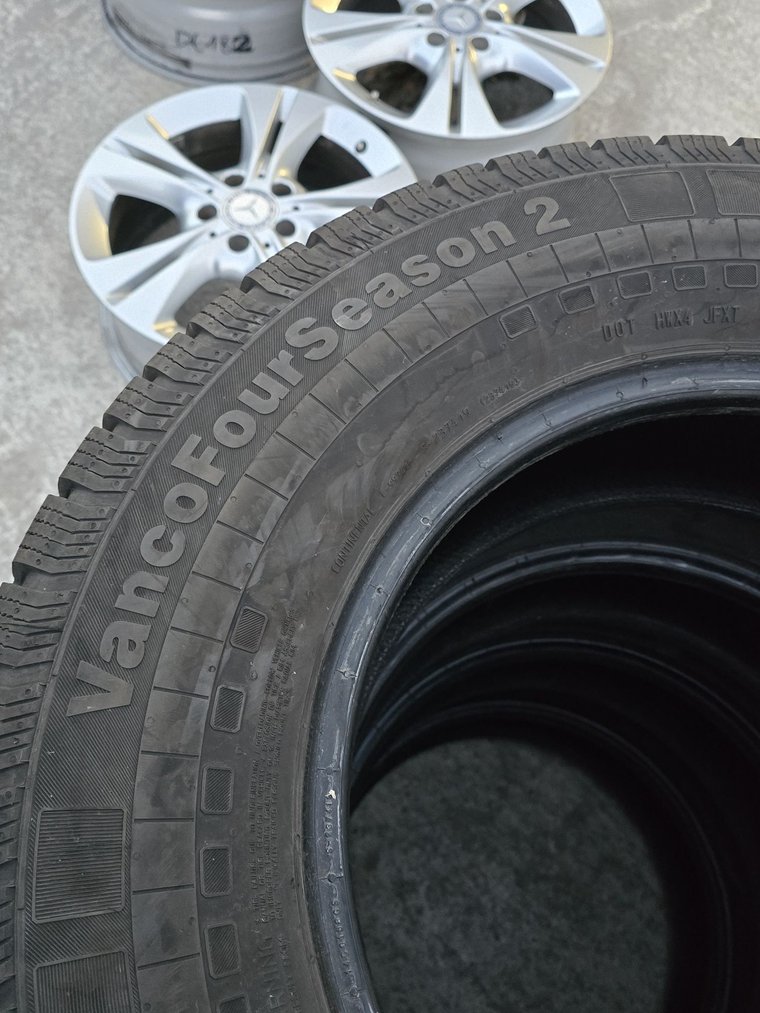 4 Броя Бусови Гуми 225/75/16C Continental 4,5 - 5mm 2018 и 2021DOT