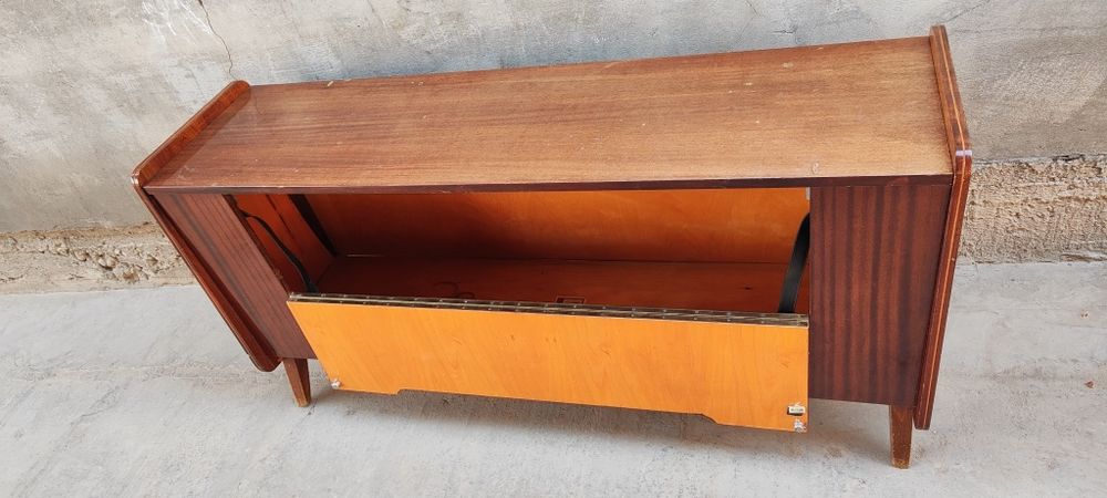 Столик не большой шкафчик