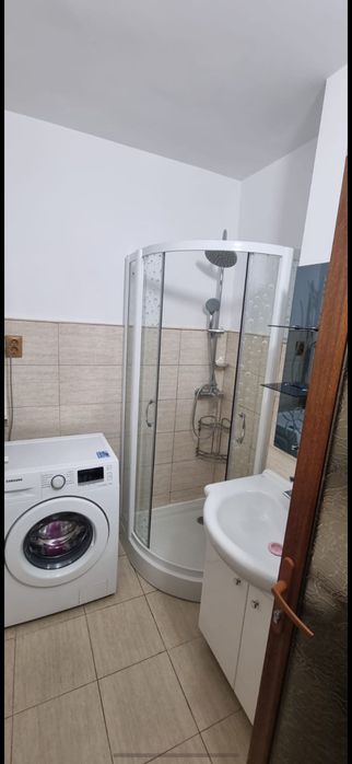 Închiriez garsonieră decomandată