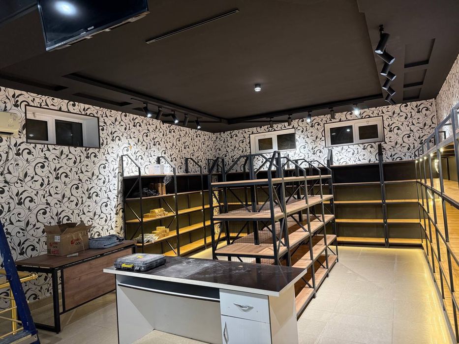 Vitrina, osvesheniya, kassa stoli, lyustra hammasi sotiladi