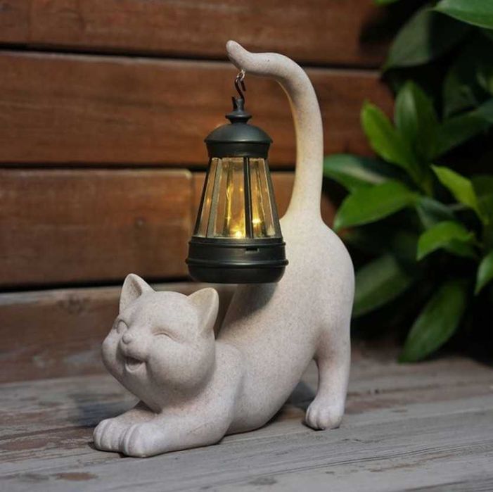 Декоративна статуя Котка със соларно фенерче, градинска фигурка