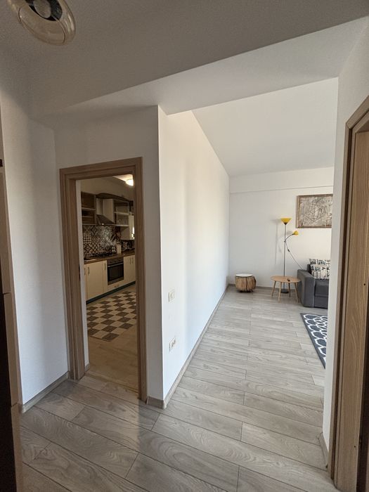 Ofer spre inchiriere apartament cu 2 camere in zona Tomis Plus