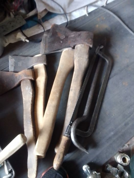 Кувалда большая .средняя. Топоры.ножовки.