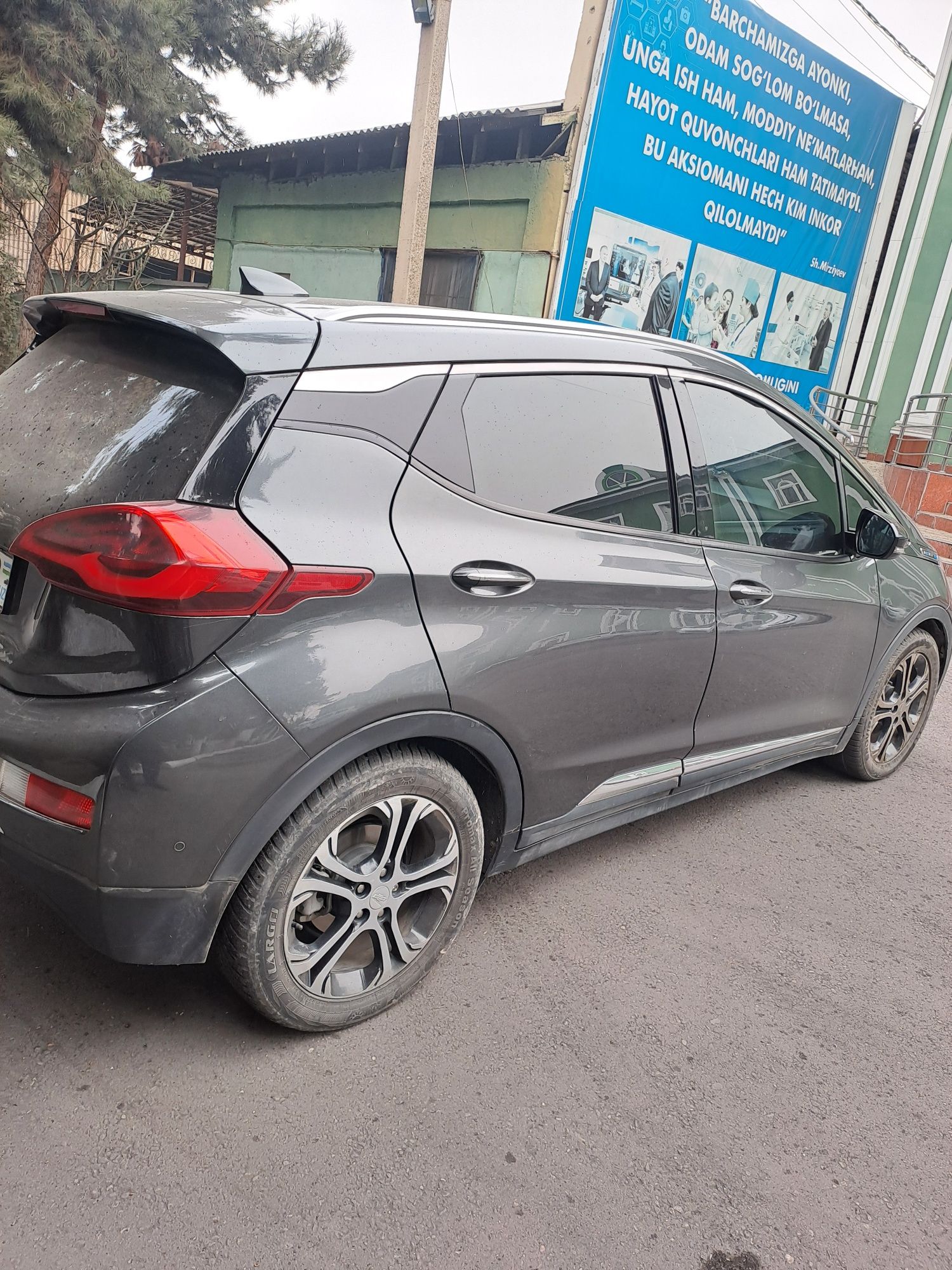 Электромобил Chevrolet Bolt