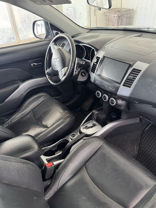 Mitsubishi Outlander 2.4 benzina 4x4 7 locuri