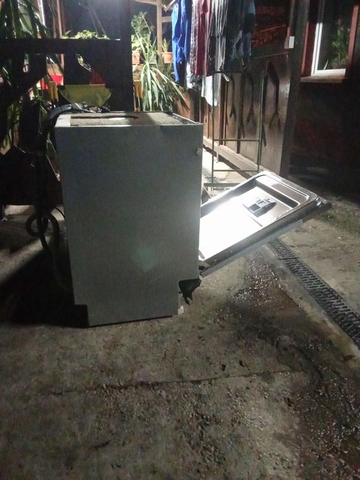 Vând mașină de spălat vase