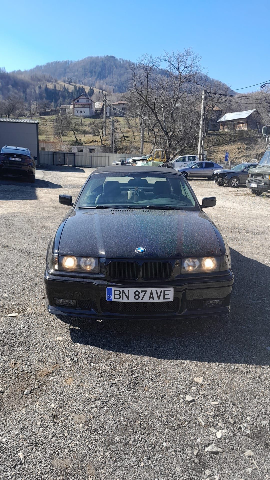 BMW E36 cabrio, fabricație 1994, 1990 benzina, culoare negru.