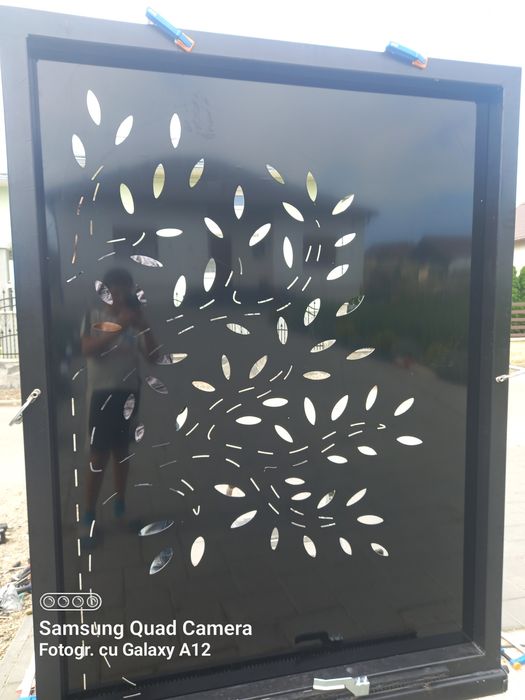 Poarta autoportanta si pe sina la comanda