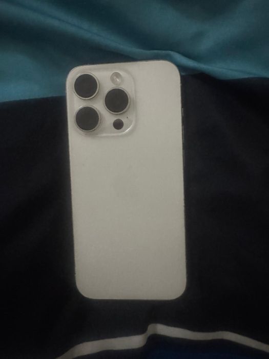 iPhone 15 Pro 128GB 90% Battery Health