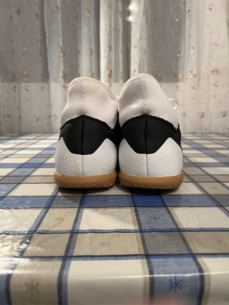 Спортни обувки Adidas Predator