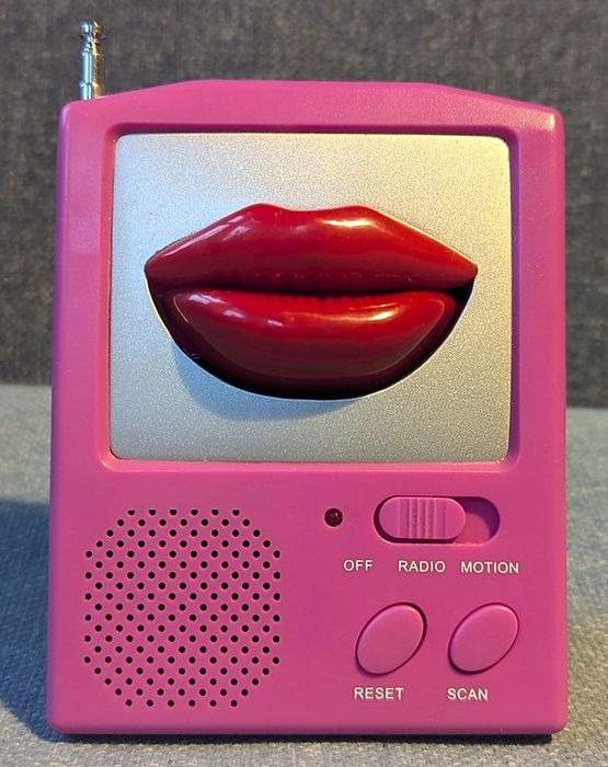 Radio vorbitor vintage RAR, cu buze mișcătoare, FM-BAND
