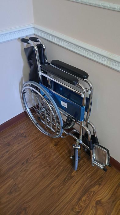 Кресло коляска для инвалидов