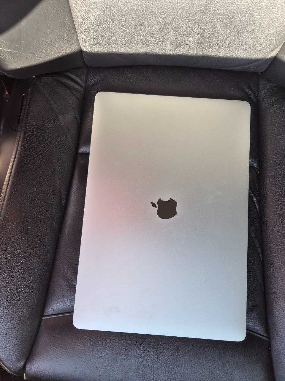 Apple MacBook Pro 15,1 (2019) Intel Core i7-9750H 16GB RAM 250GB SSD