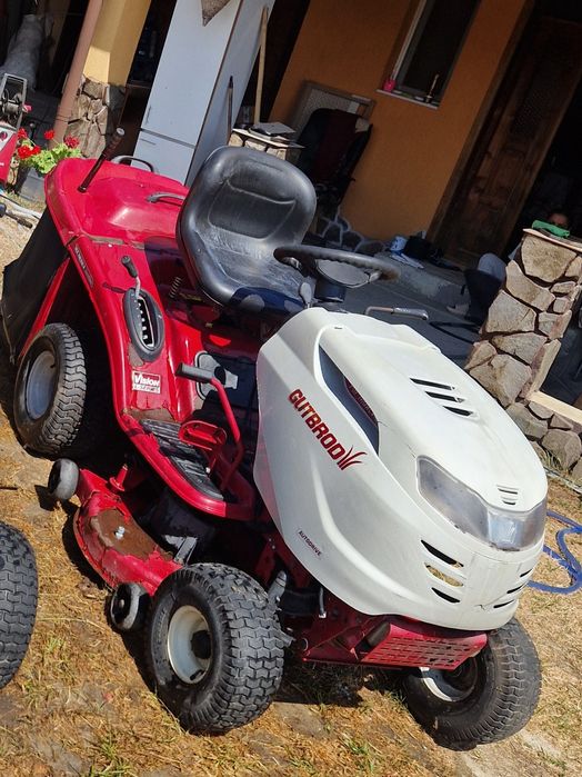 Tractoraș de tuns iarbă gazon 15 cp