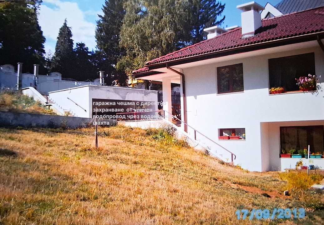 Къща с голям двор и инвестиционен потенциал в кв.Бояна