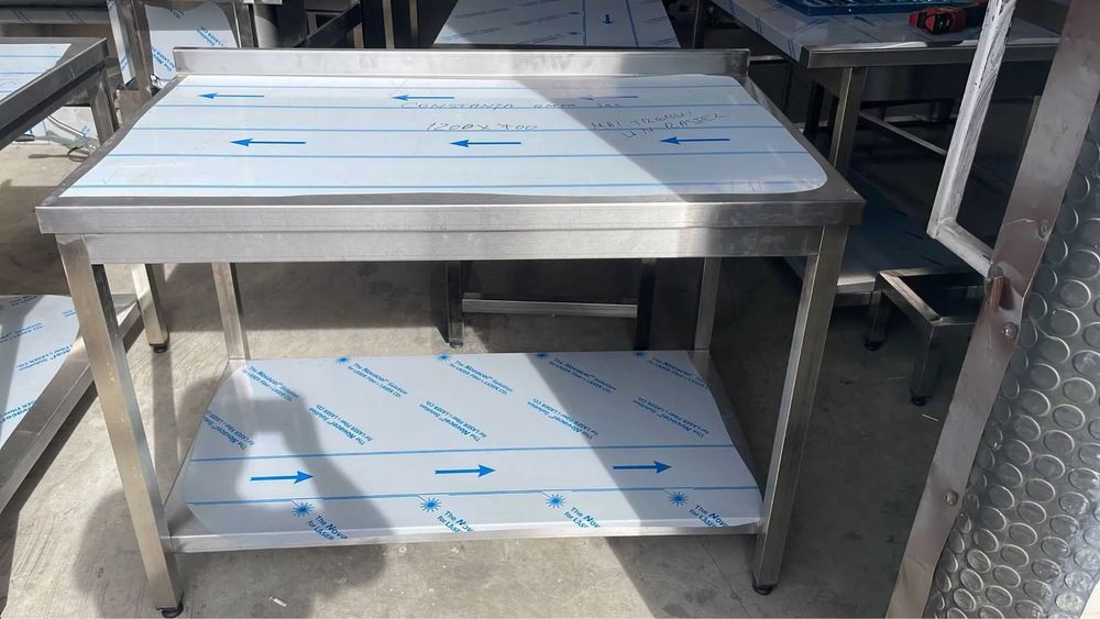 Mobilier de inox pentru bucatari profesionale