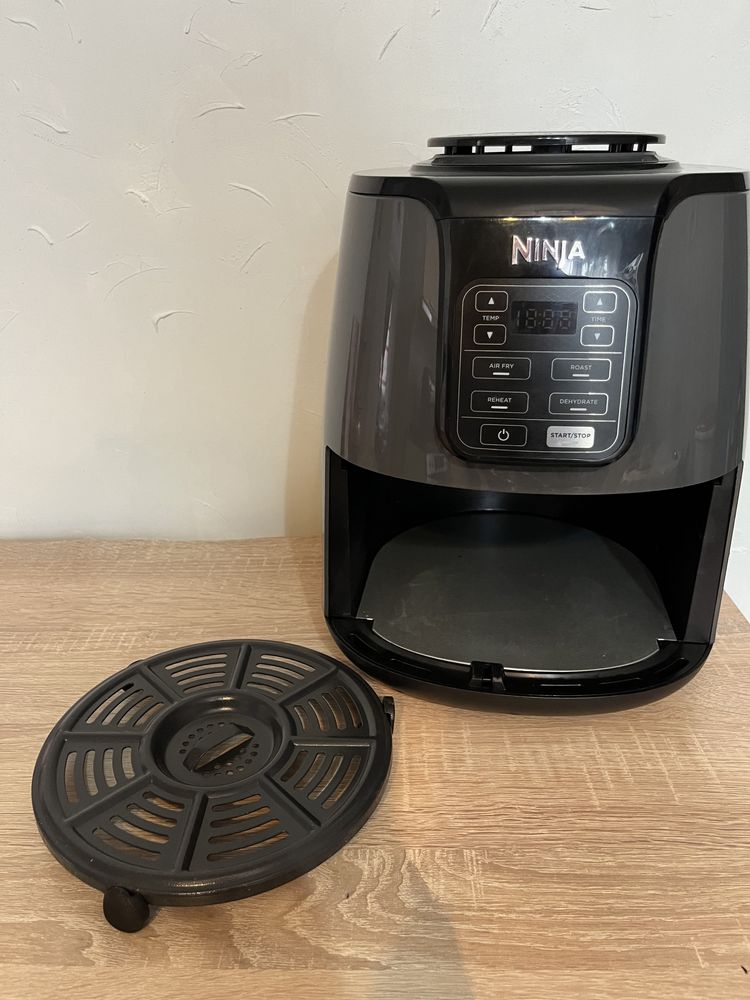 Ninja Air Fryer AF100 с липса