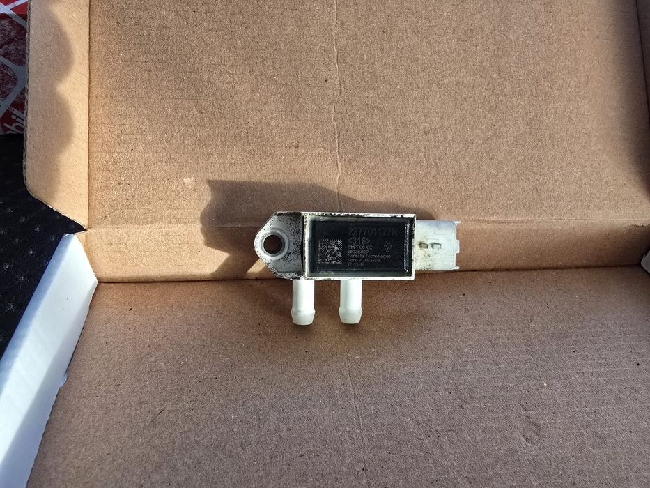 Senzor presiune diferential filtru de particole cod piesa 227701177R