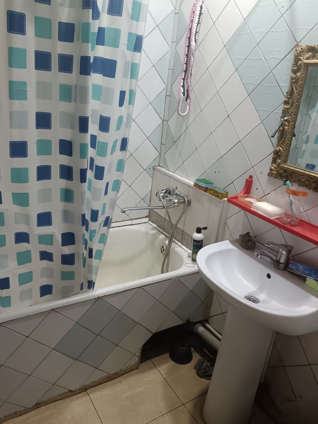 Chilonzor 24 kvartalda 2 qavatda joylashgan bez makler kvartira i